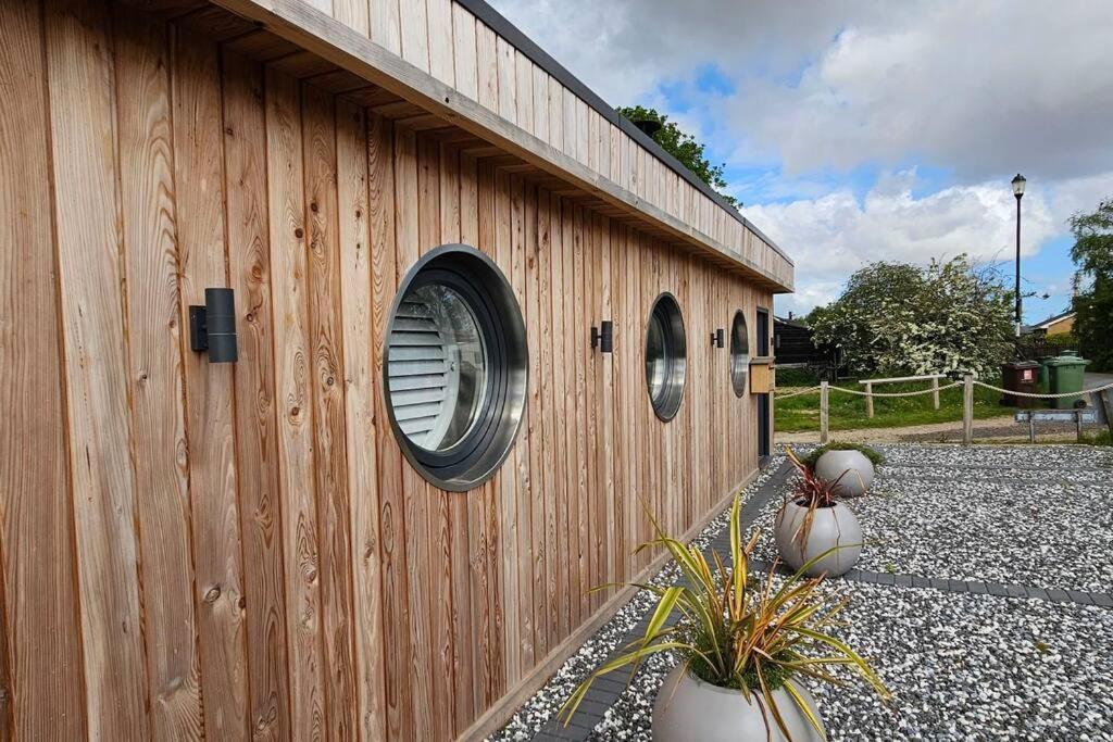 Humberston Boathouse Lodge & Hot Tub - Cleethorpes Beach Cabin Chalet Экстерьер фото